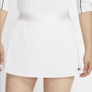NWT WHITE NIKE TENNIS SKORT
